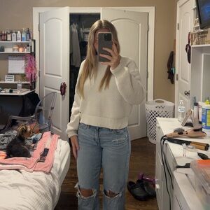 Women’s Simple White Sweater (Hollister)